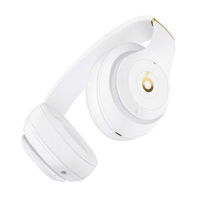 Beats Studio3 headband detail highlighting durable hinge and snug fit benefit