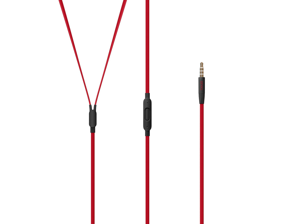 Beats urBeats3 inline mic remote close-up enables easy calls and Siri.