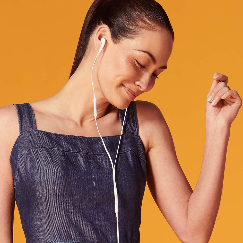 Belkin SoundForm built-in microphone enables hands-free calls on the go.