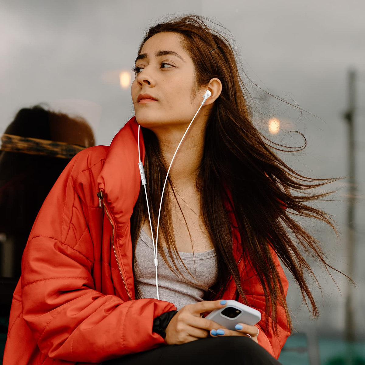 BENEWY USB-C earphones feature built-in microphone and volume controls for easy calls