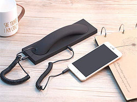 Berfea retro handset on a stylish desk setup for convenient use.