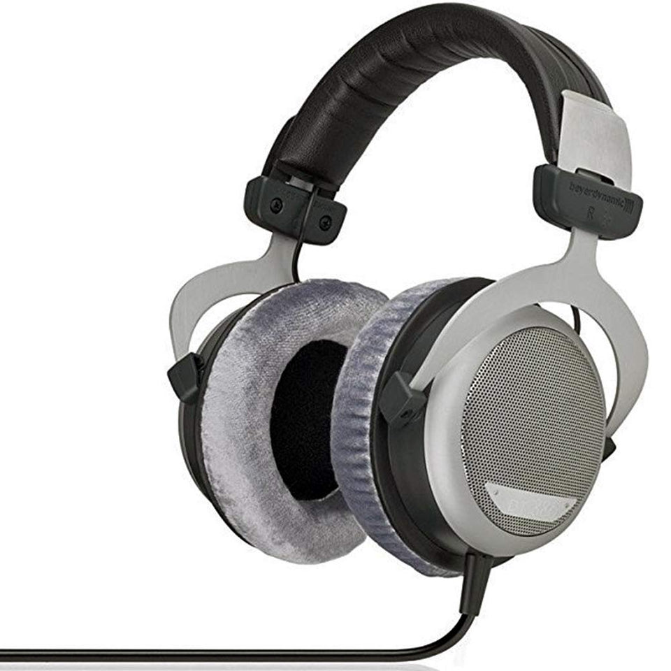 Beyerdynamic DT 880 32 Ohm headphones front-angle view for precise detail.