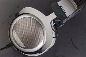 Beyerdynamic DT 880 single-sided cable emphasizes wired usability.