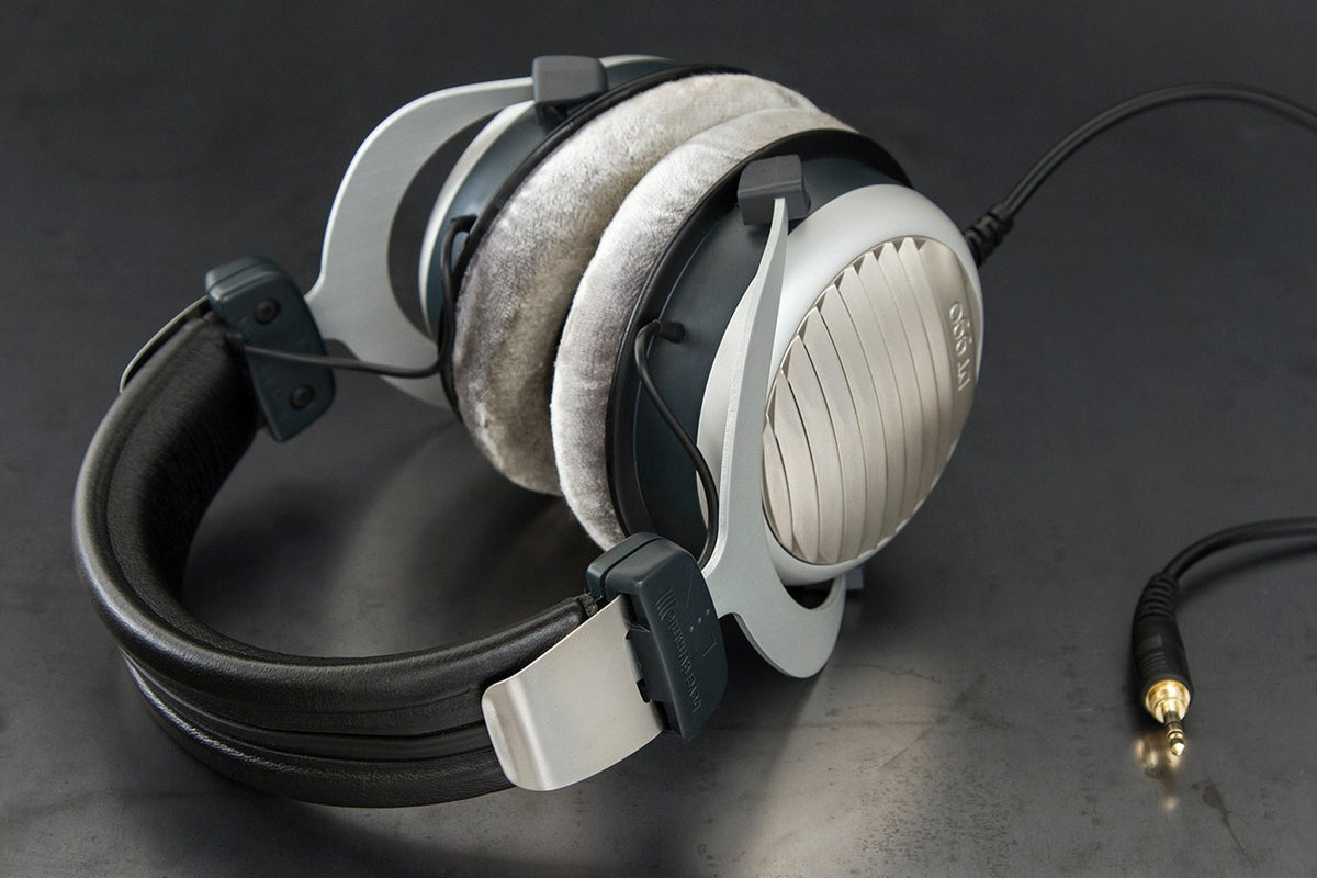 Beyerdynamic DT 990 Edition 32 Ohm handcrafted-in-germany build ensures quality.