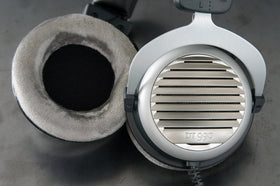 Beyerdynamic DT 990 Edition 32 Ohm natural-balanced-sound profile for versatile listening.