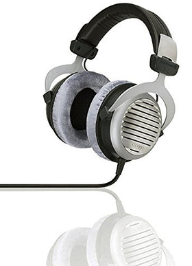 Beyerdynamic DT 990 Edition 32 Ohm single-sided cable reduces tangling.