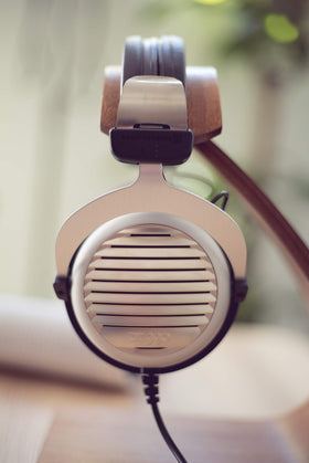 Beyerdynamic DT 990 Edition 600 Ohm gold-vaporized driver ensures precise highs