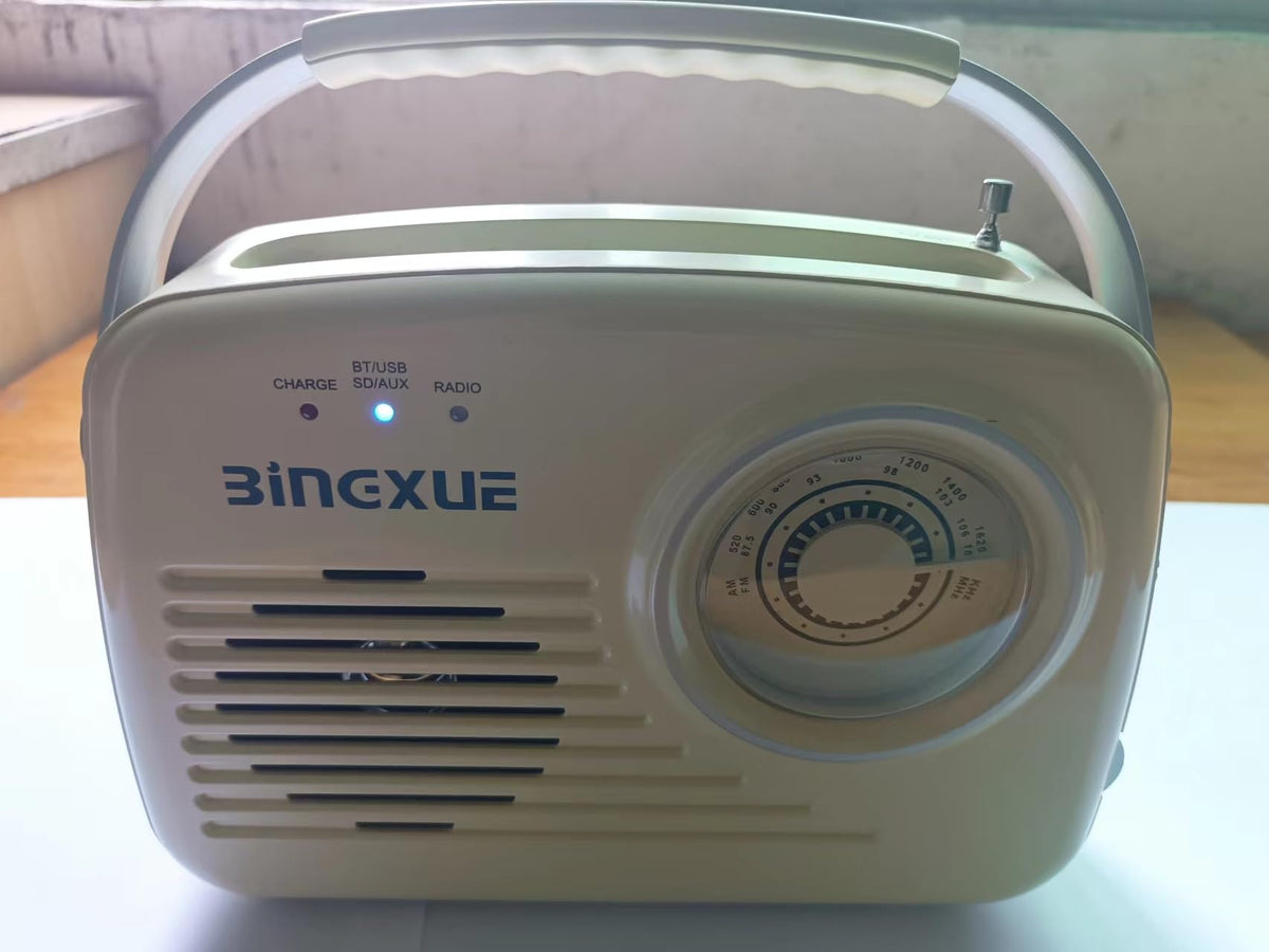 Bingxue radio in kitchen or living room adds retro touches and reliable reception.