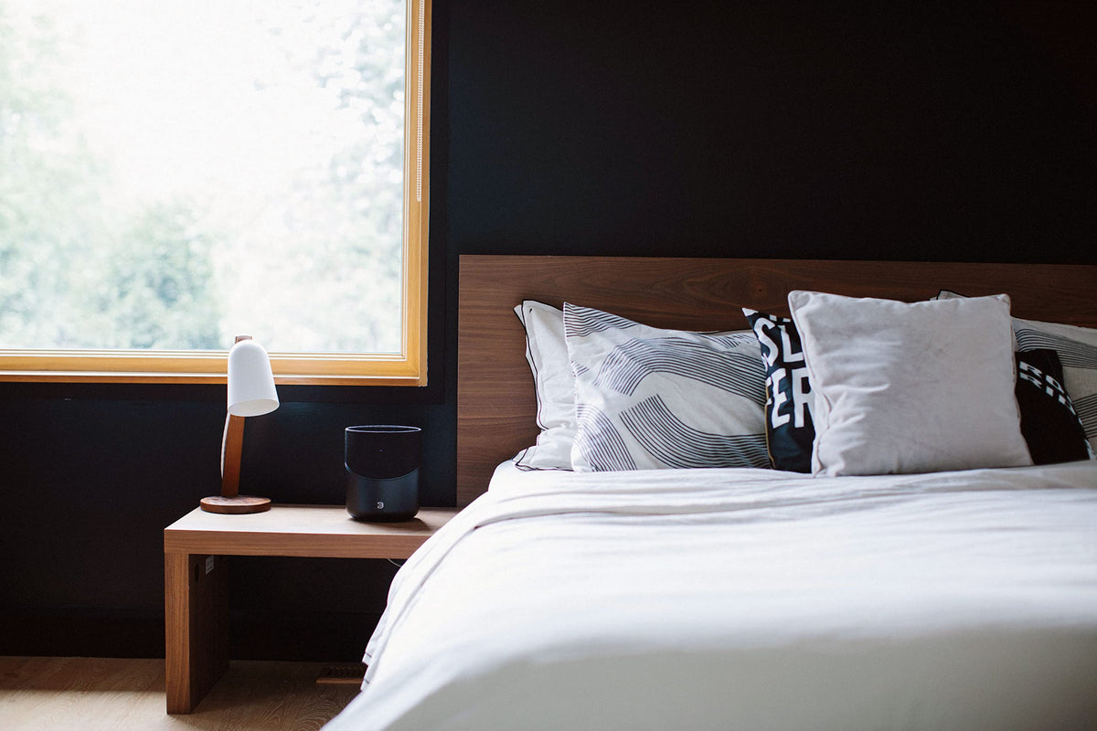 Pulse M on shelf or wall with flexible mounting options