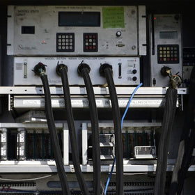Boao cable organization behind TV helps keep wires tidy and accessible.