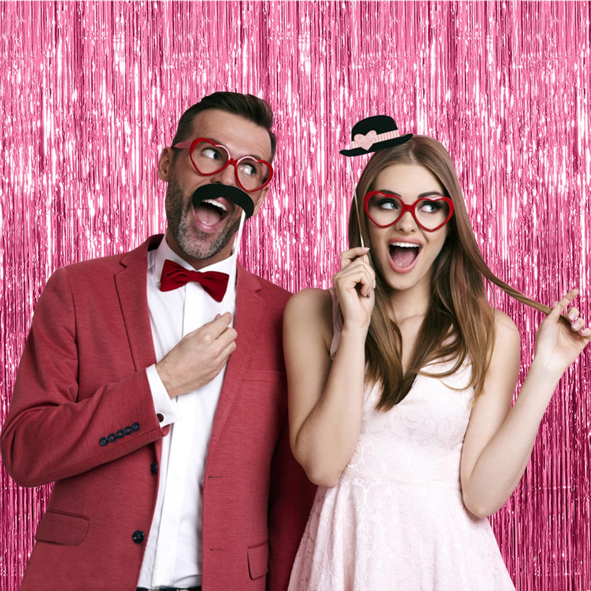 BOMSI pink tinsel streamers reflect lights to enhance party atmosphere.