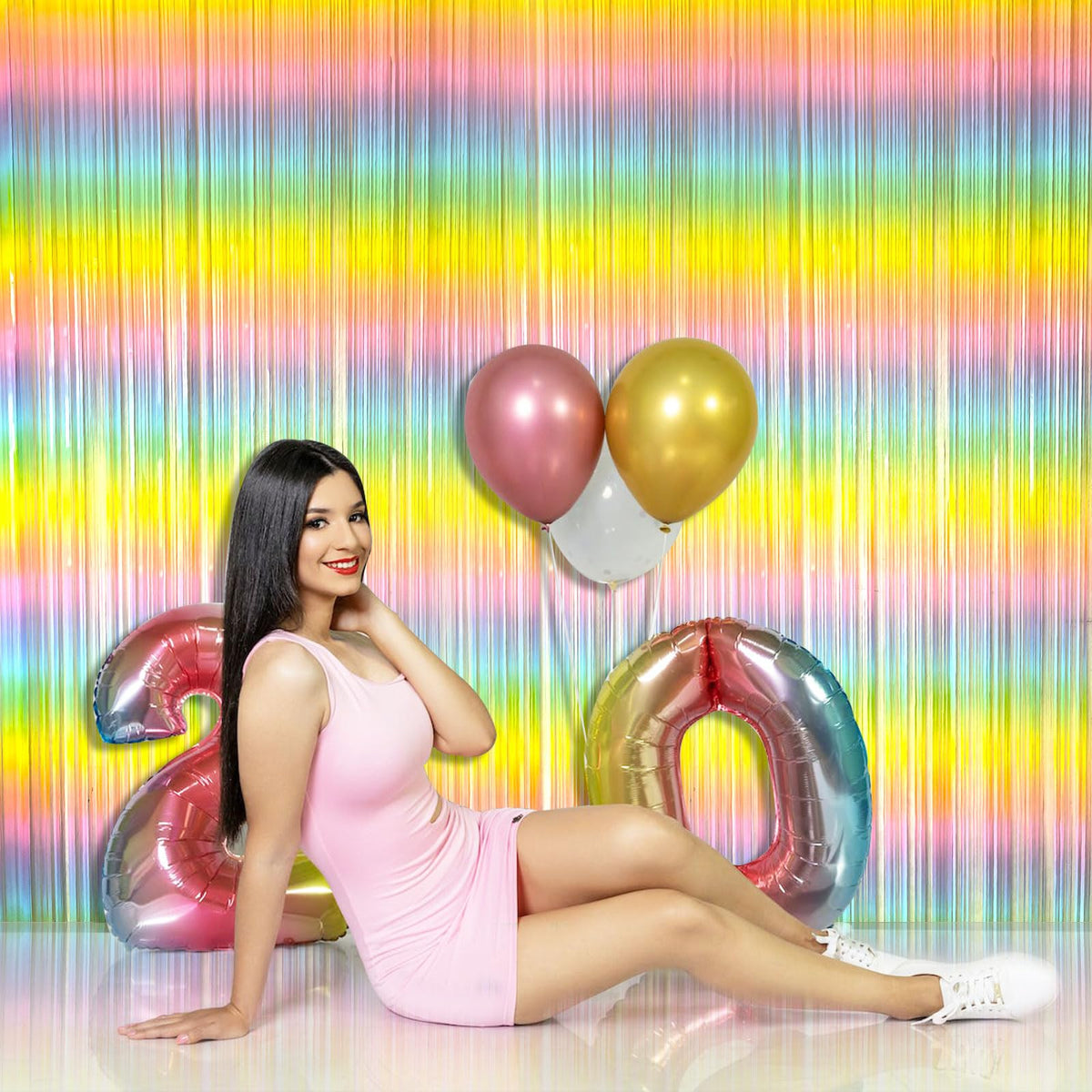 Bomsi wall foil fringe decor creates a dense, sparkling backdrop for photos.