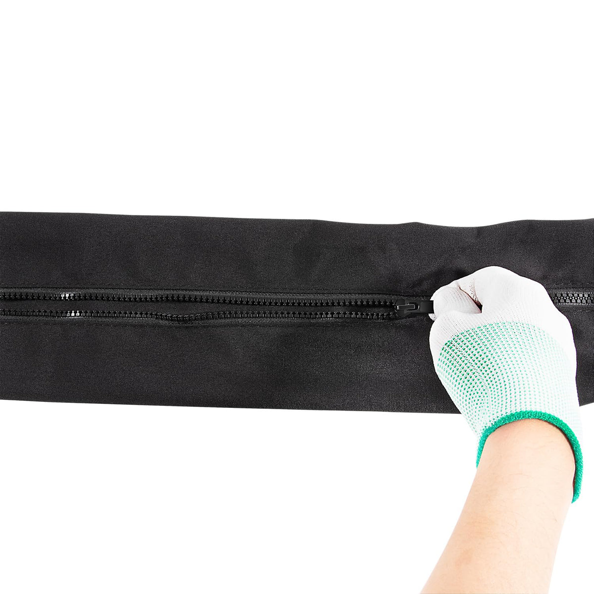 Bonbo wide-diameter sleeve covers cables and primer bulb without crowding