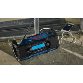 Bosch GPB18V-2CN USB charging keeps devices powered on site