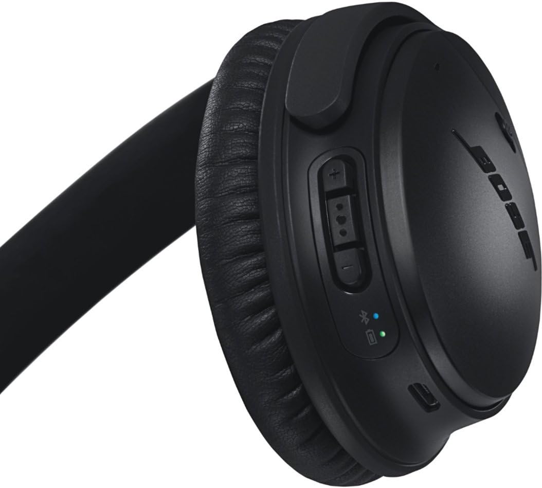 Bose QuietComfort 35 II charging cable for easy recharging.