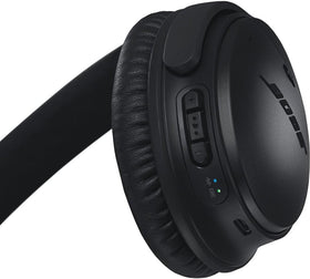 Bose QuietComfort 35 II charging cable for easy recharging.
