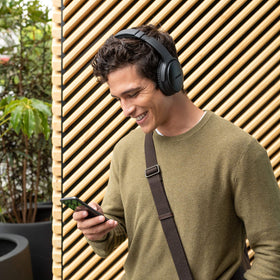 Bose QuietComfort 35 II Renewed black Alexa compatibility for voice control.