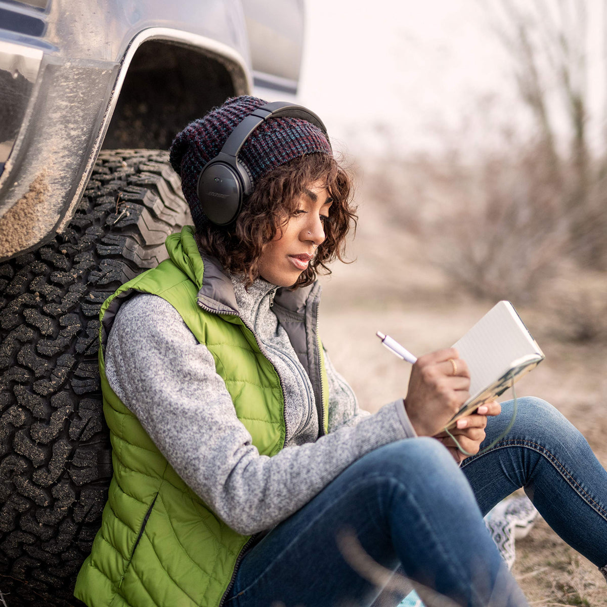 Bose QuietComfort 35 II Renewed black Bluetooth pairing for fast wireless setup.