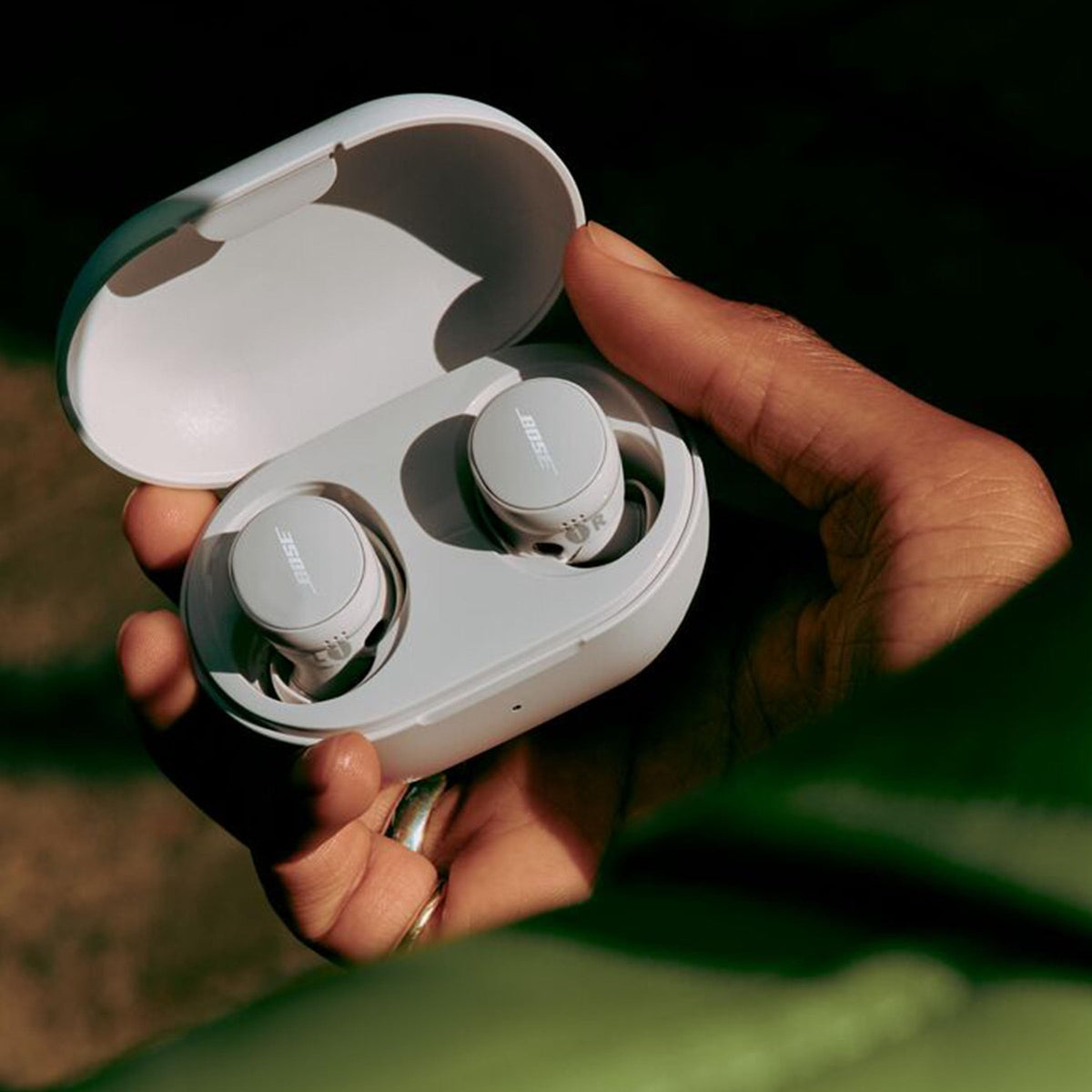 Bose QuietComfort Earbuds app enables EQ and device control