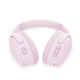 Bose QuietComfort USB-C charging port enabling rapid top-ups on the go.