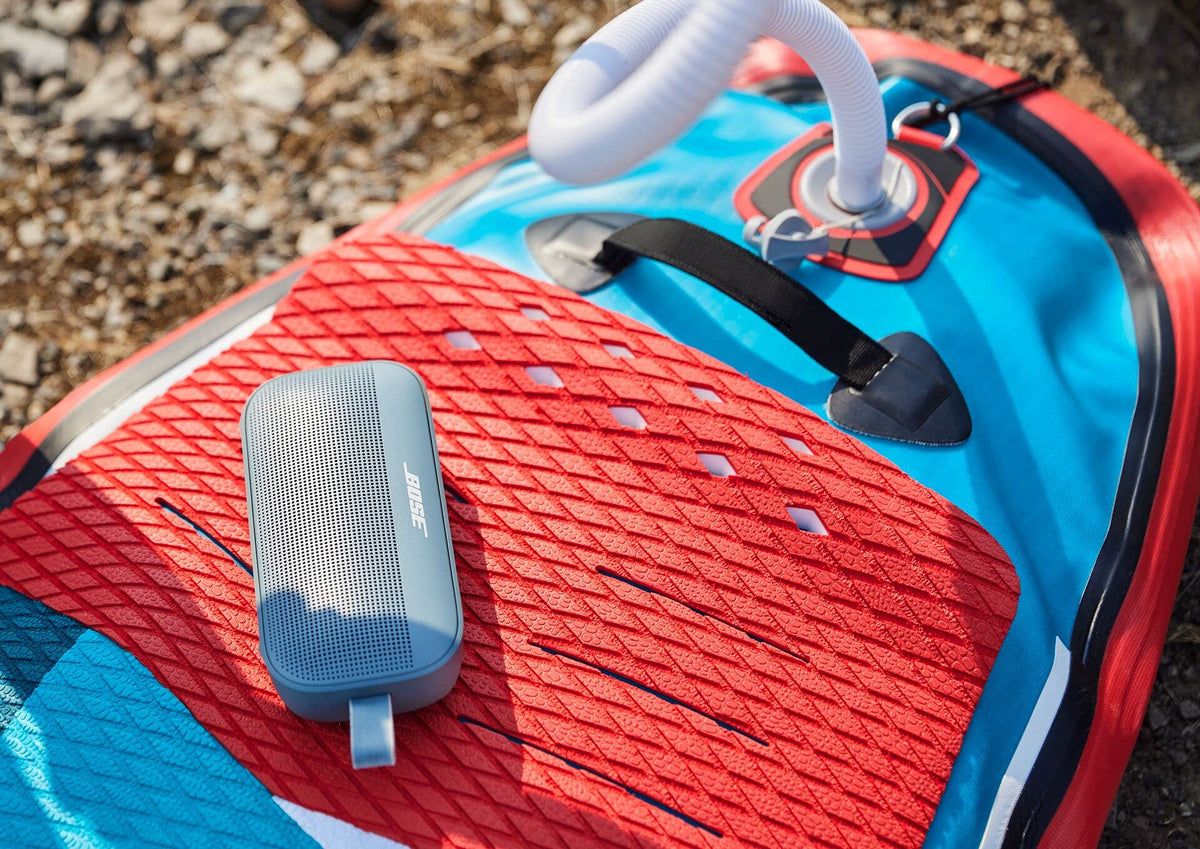 Bose SoundLink Flex USB-C charging enables quick power-ups.