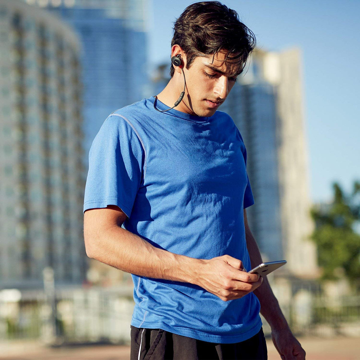 Bose Connect app shows live heart rate and performance data.