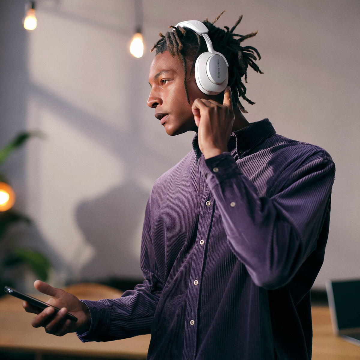 15-minute fast charge for quick playback on the go.
