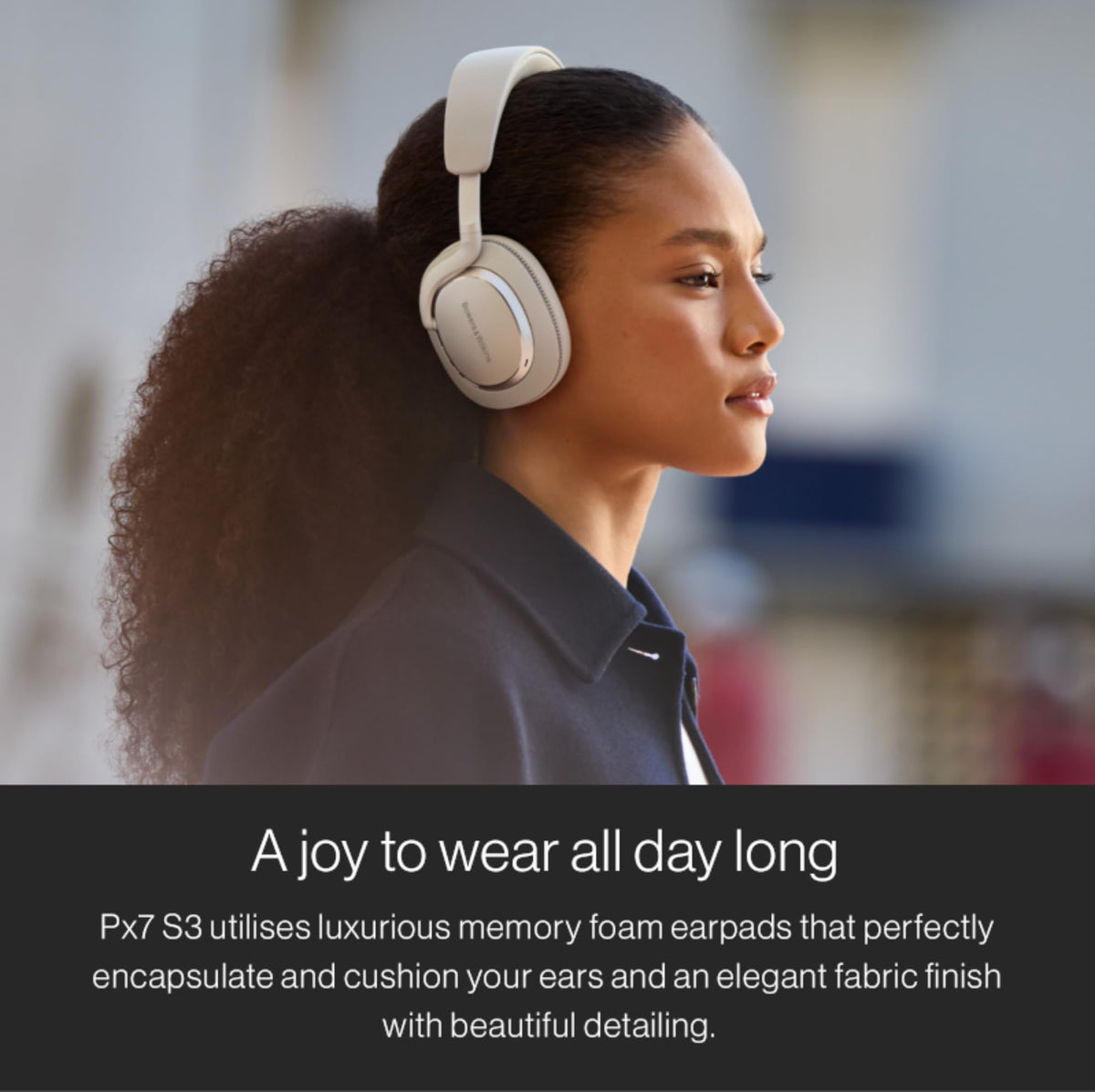 Bowers Wilkins Px7 S3 case and battery indicators for travel
