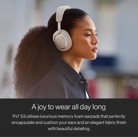 Bowers Wilkins Px7 S3 case and battery indicators for travel