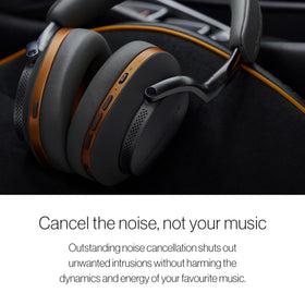 Two external adjustable mics improve voice clarity during calls.