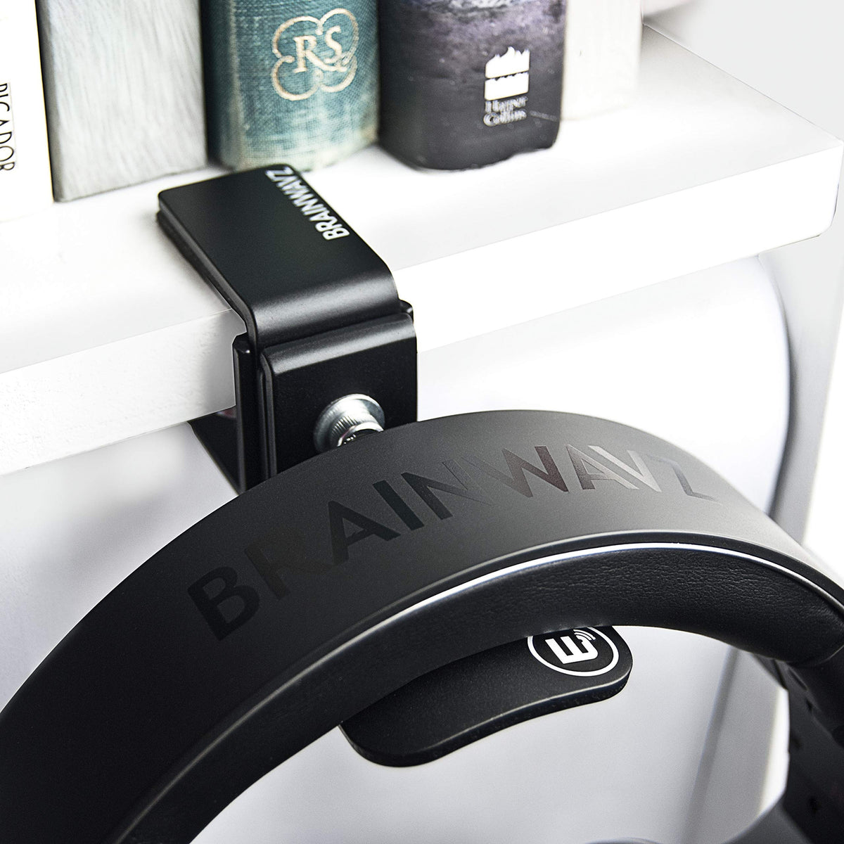 BRAINWAVZ Hengja with gaming headset mounted showing heavy-duty capacity benefit