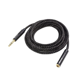 Cable Matters braided jacket close-up showing abrasion resistance benefit