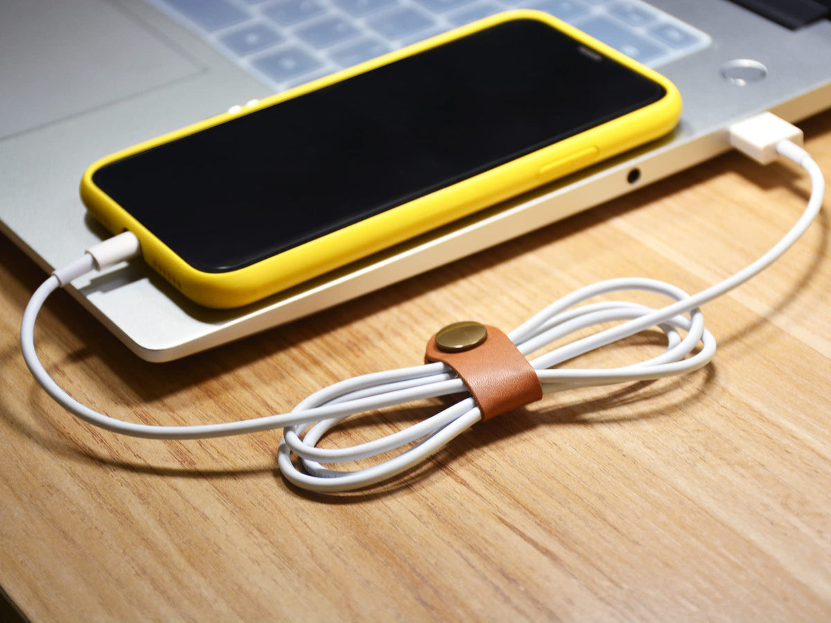 CAILLU pocket-friendly leather cord keeper slips into pockets.