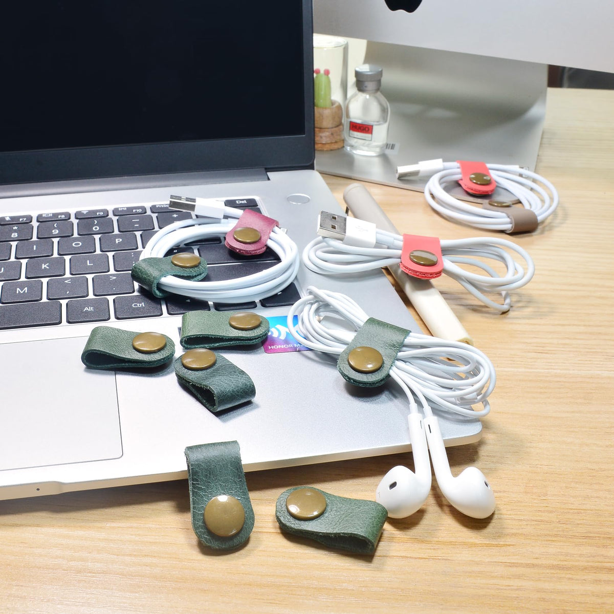 CAILLU USB cord holder neatly bundles cables for tidy desk space.