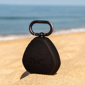 Cambridge SoundWorks OontZ Angle Clip clipped on backpack for outdoor listening.
