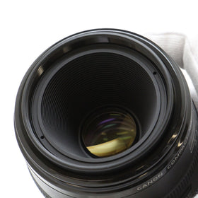 Canon EF mount guarantees broad EOS compatibility with many DSLR bodies.