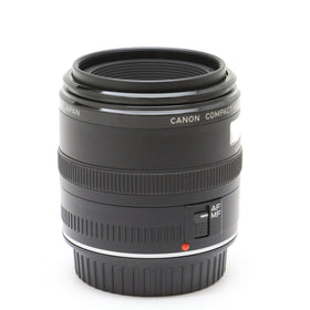 Bright f/2.5 aperture enables clearer low-light shots and shallow backgrounds.