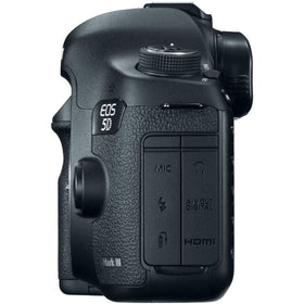 Canon EOS 5D Mark III viewfinder emphasizes clear framing during fast shoots.