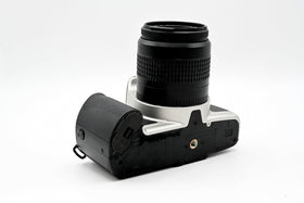 Canon EOS Kiss 35-80mm lens close-up highlighting focal range.