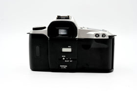 Canon EOS Kiss autofocus system in action delivering sharp portraits.