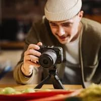 Canon EOS R50 V PRO V60 128GB memory card speeds up backups