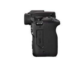 Canon EOS R50 vlogging setup enables crisp talking-head footage on the move.