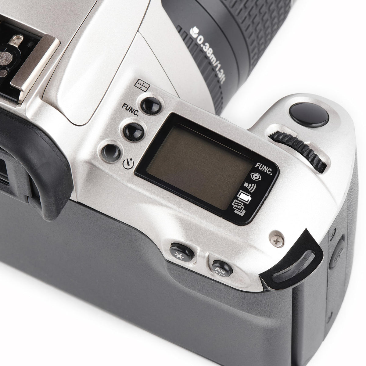 Canon Rebel 2000 7-point autofocus ensures sharp subjects in varied conditions.