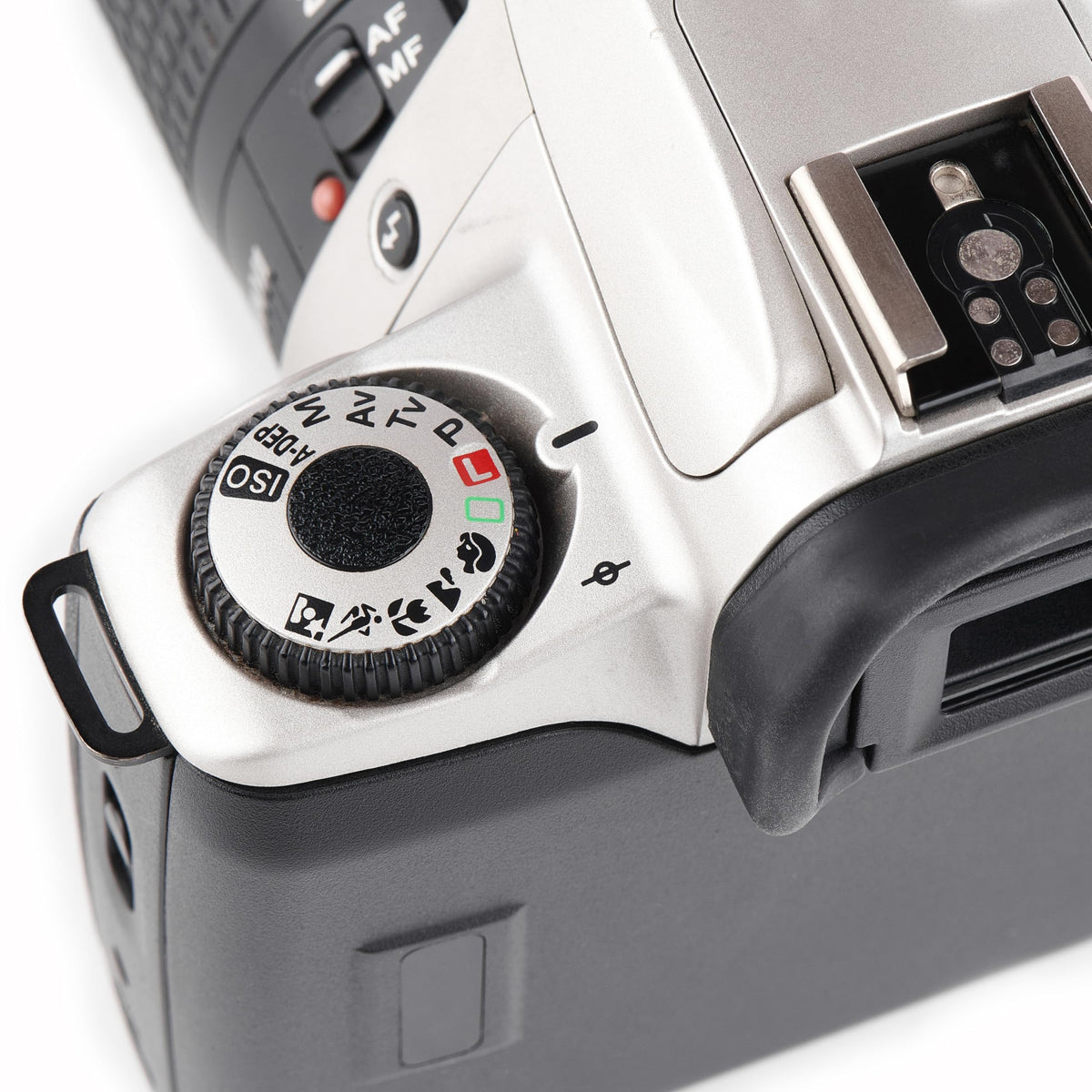 Canon Rebel 2000 automatic film loading streamlines shooting sessions.