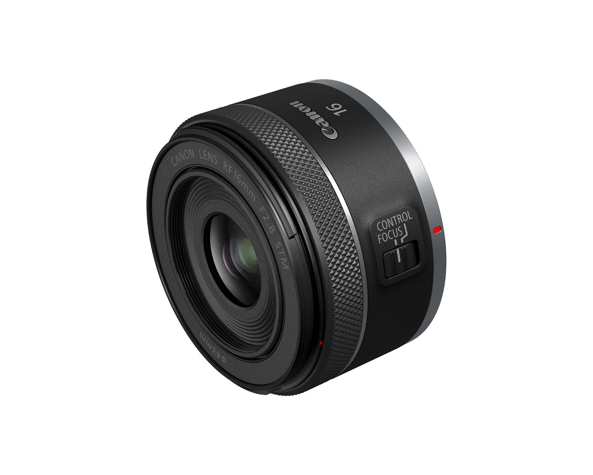 Canon RF16mm F2.8 STM starry-night shot reveals expansive skies.