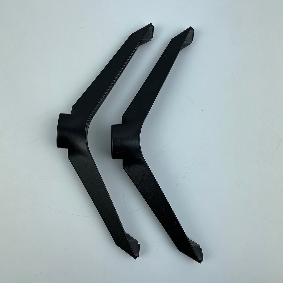 Ceybo D32H-J09 legs, assembled with TV for clean look