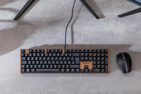 Cherry KC 200 MX status LEDs indicate CAPS/SCROLL/NUM at a glance.