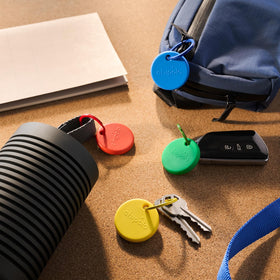 Chipolo POP on a set of keys illustrating fast item finding and everyday usefulness
