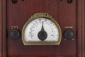 ClearClick tuning knob and volume control enable precise, effortless station selection