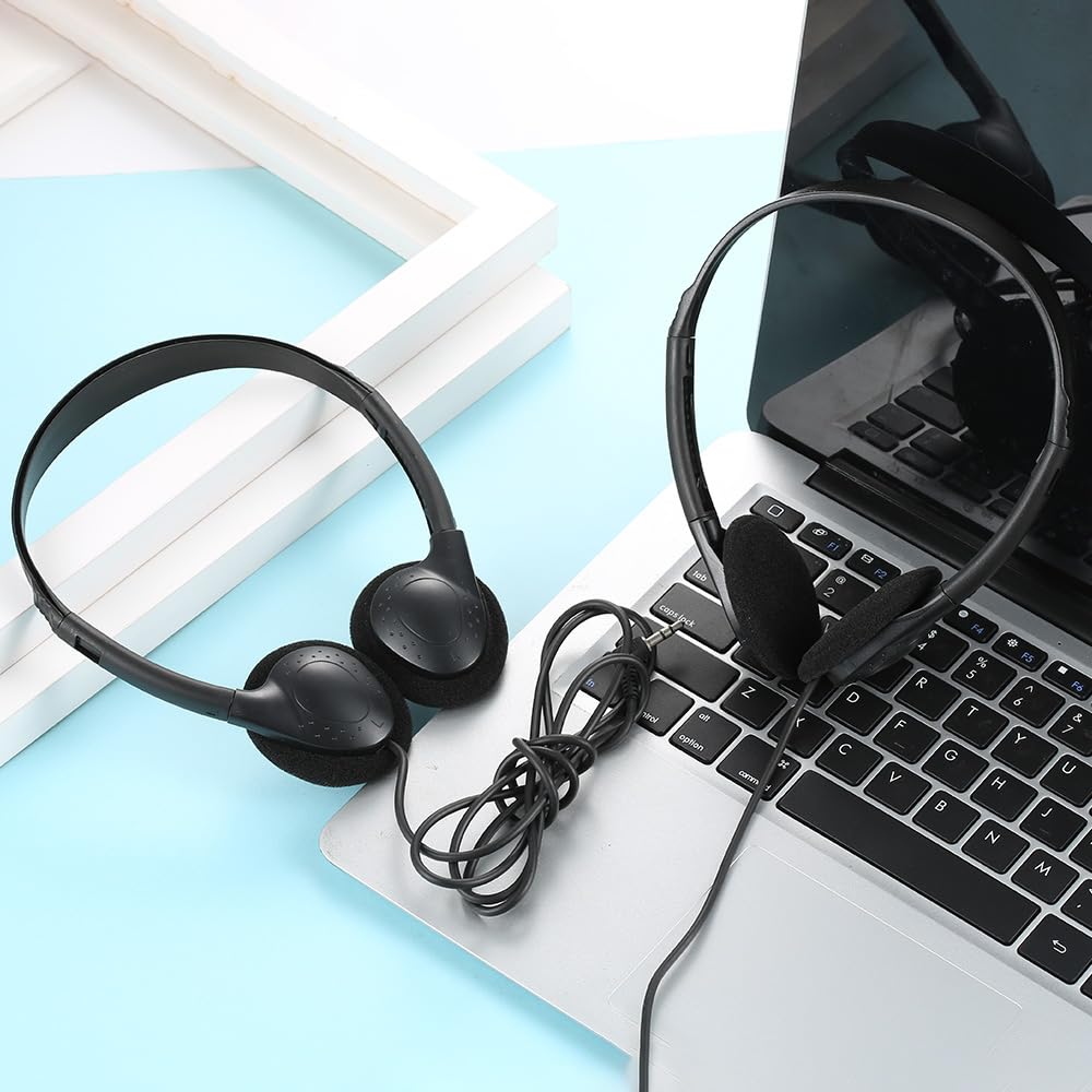 CN-Outlet reinforced 3.5mm plug demonstrates sturdy connection for long study sessions.